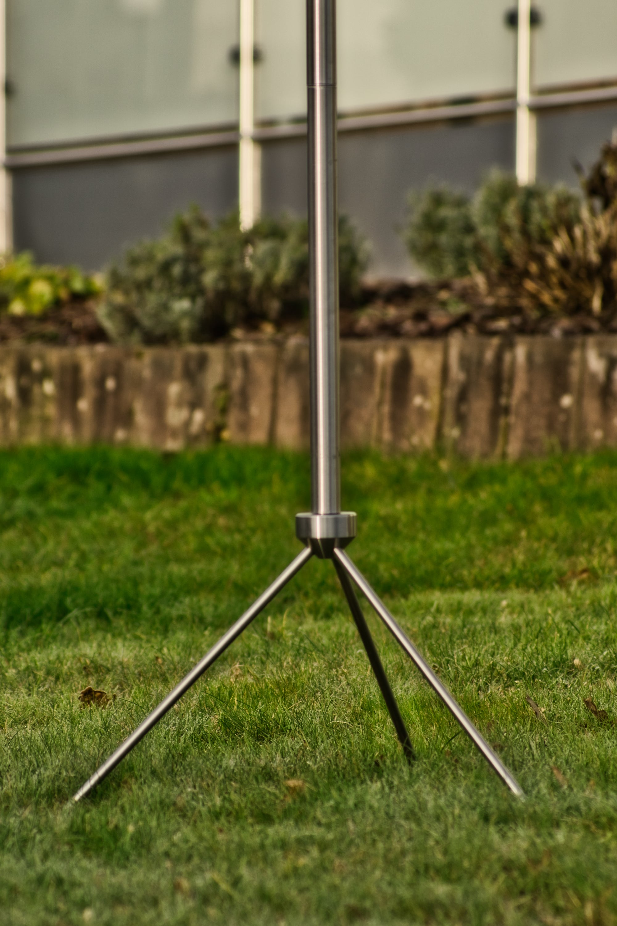 Standfuß dreibeinig aus Edelstahl für Vogelhaus Höhe 35 cm - Steelbutze